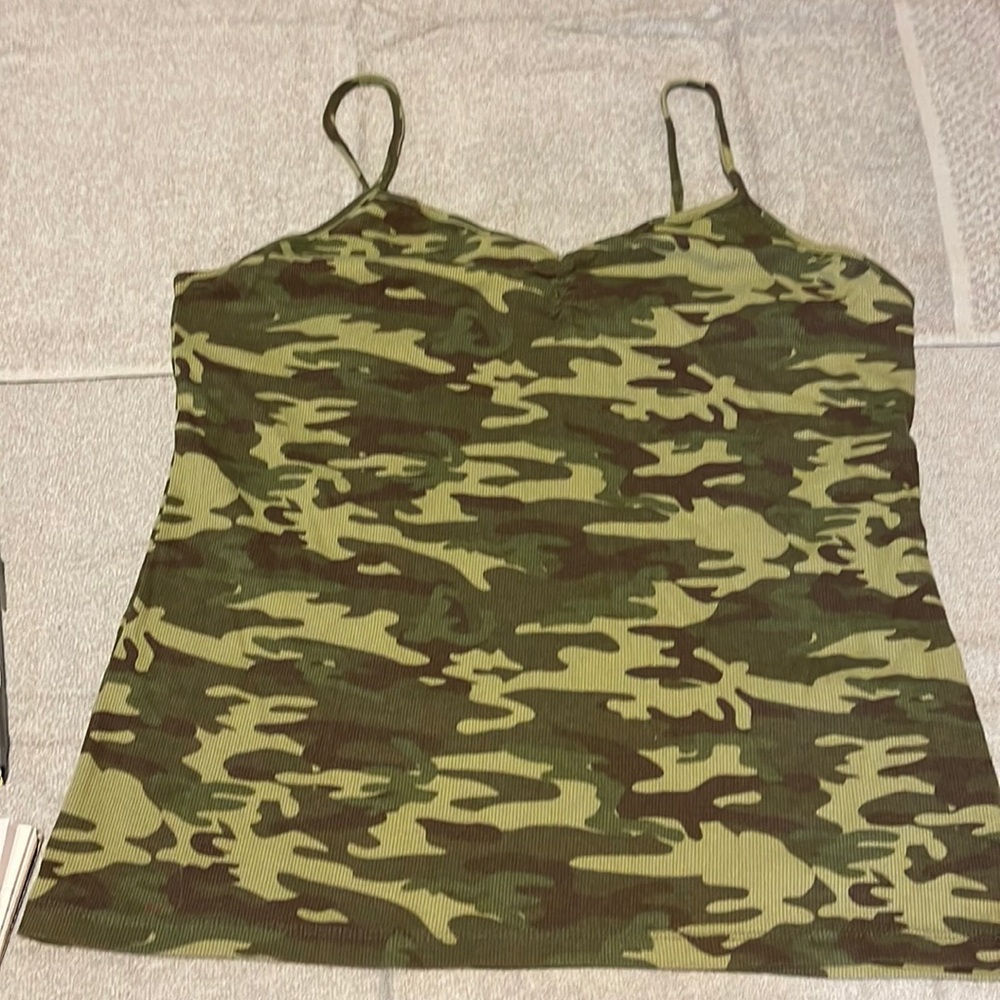 MOVING SALE NO HAGGLING NO BOUNDARIES XXXL/3XG (21) GREEN ARMY CAMOUFLAGE TANK.